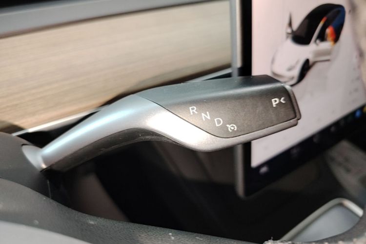 Tesla Model 3 2023 car image #14