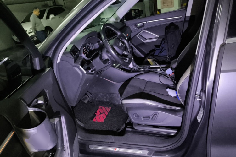 Audi Q3 2019 #15 Audi Q3 2019 car image #15
