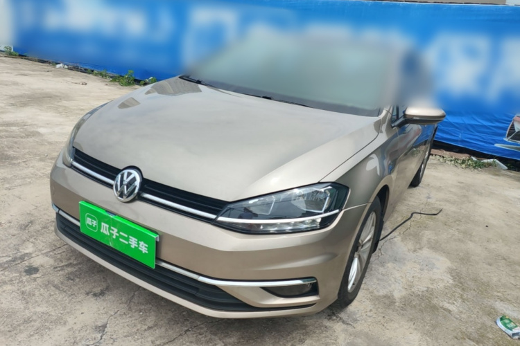 Volkswagen Golf 2018 car image #2