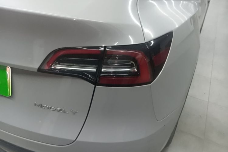 Tesla Model Y 2023 #8 Tesla Model Y 2023 car image #8