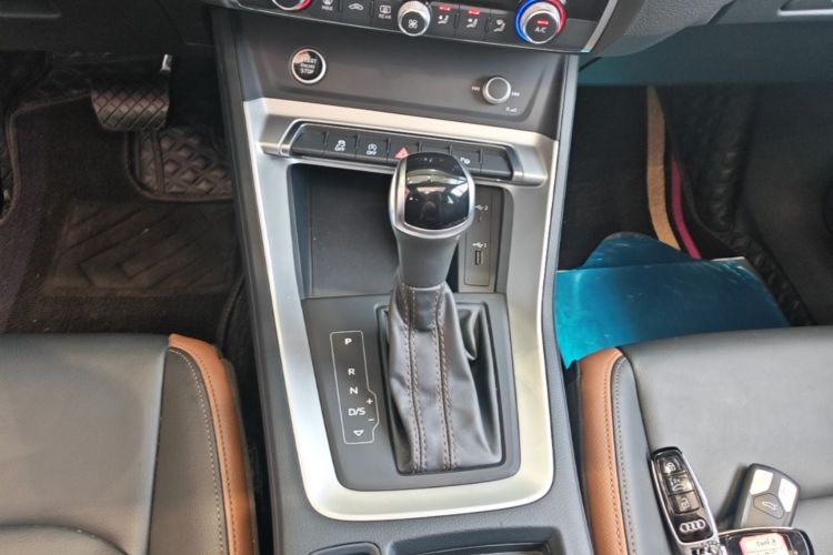 Audi Q3 2021 car image #14