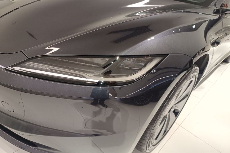 Tesla Model 3 2025 car image #29