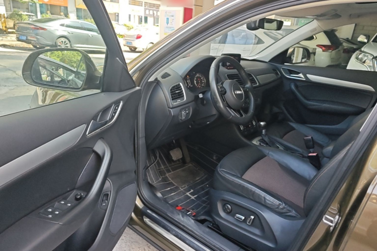 Audi Q3 2019 #12 Audi Q3 2019 car image #12