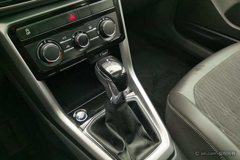 Volkswagen T-Cross 2020 #15 Volkswagen T-Cross 2020 car image #15