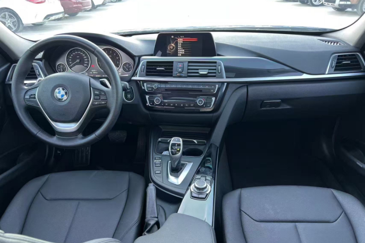 BMW 3 Series 2016 car image #11
