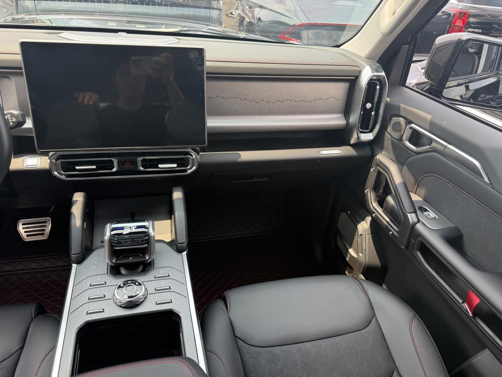 2025 car image #5