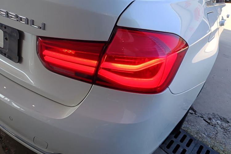 BMW 3 Series 2017 #8 BMW 3 Series 2017 car image #8