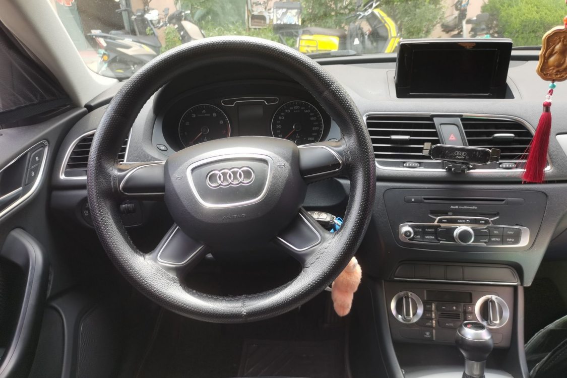 Audi Q3 2014 car image #22