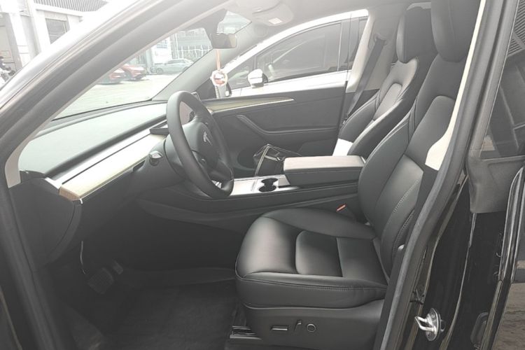 Tesla Model Y 2023 car image #15