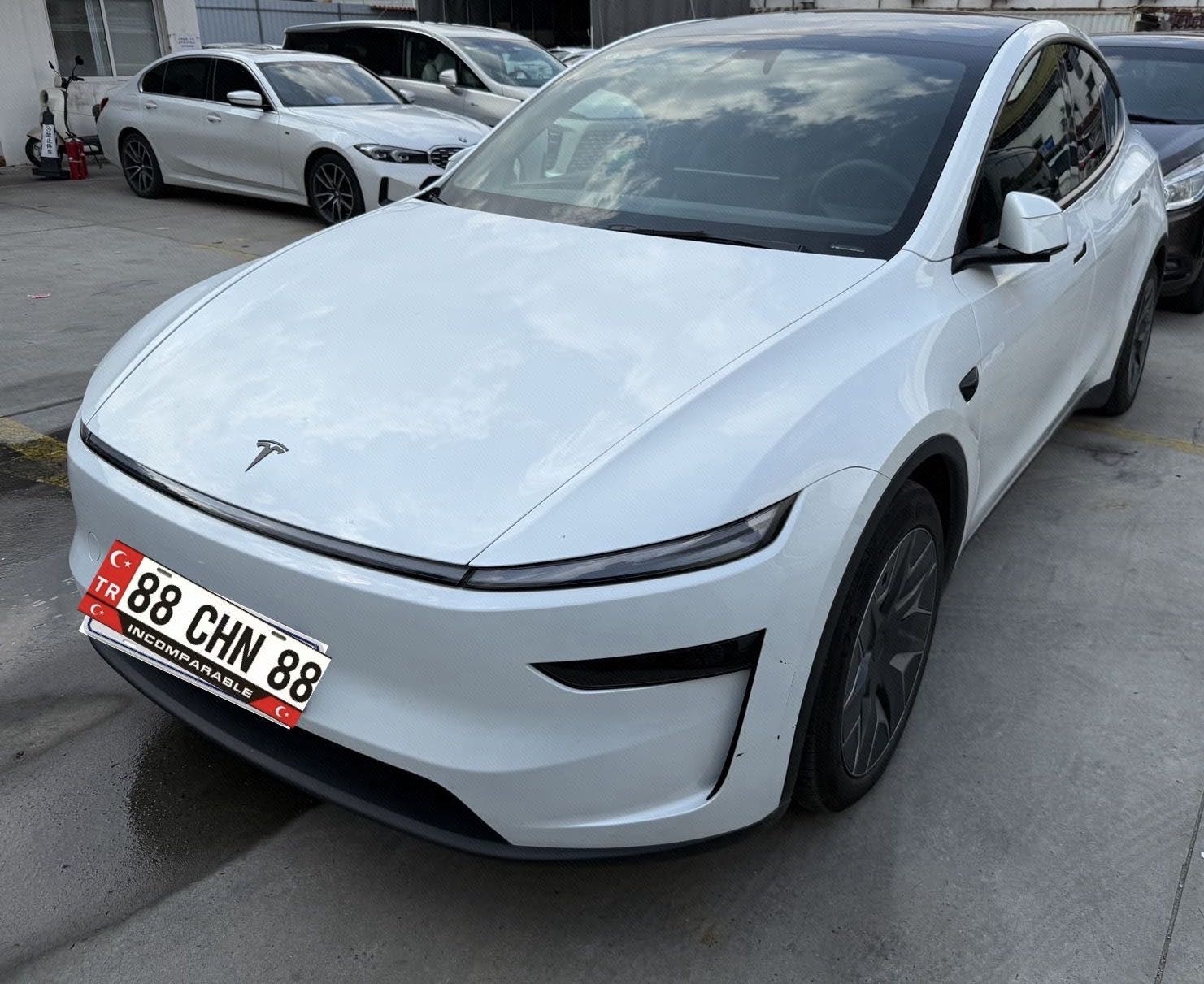 Tesla Model Y L 2025 Tesla Model Y L 2025 immagine di auto