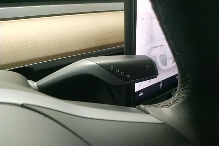 Tesla Model Y 2021 car image #14