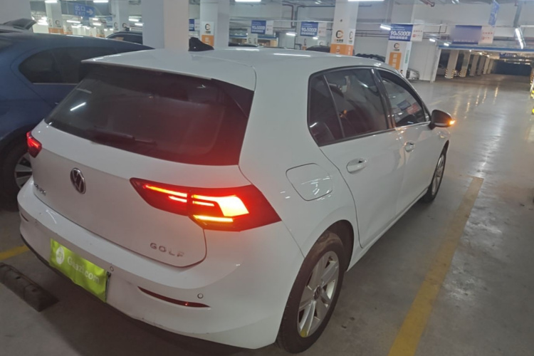 Volkswagen Golf 2023 car image #5