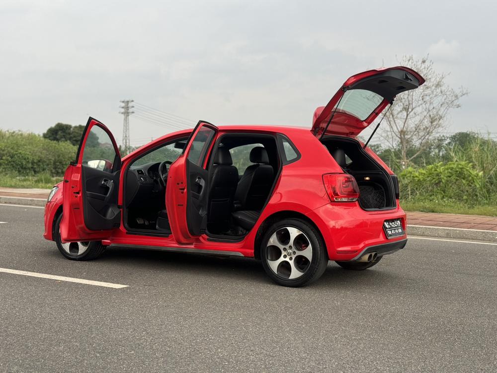 Volkswagen Polo 2014 car image #9