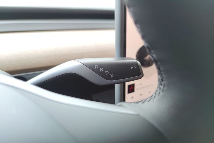 Tesla Model 3 2023 car image #18
