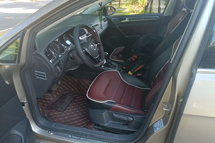 Volkswagen Golf 2017 car image #15