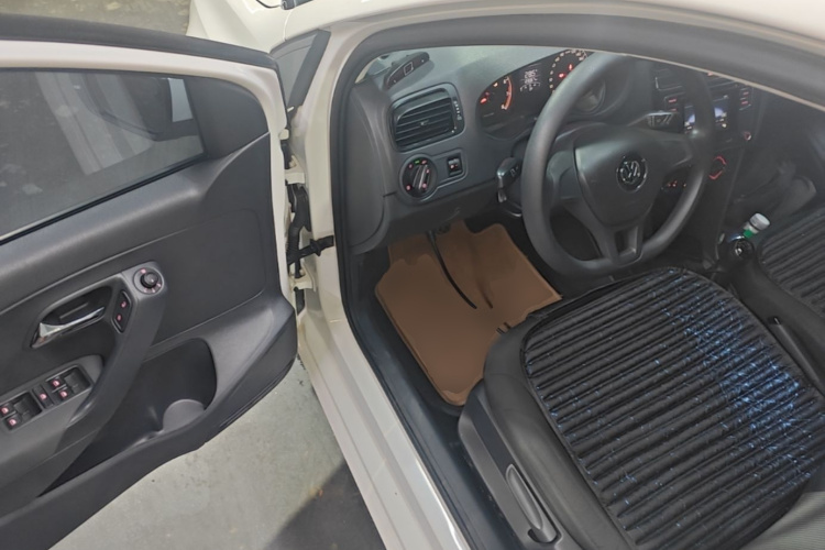 Volkswagen Polo 2015 #16 Volkswagen Polo 2015 car image #16