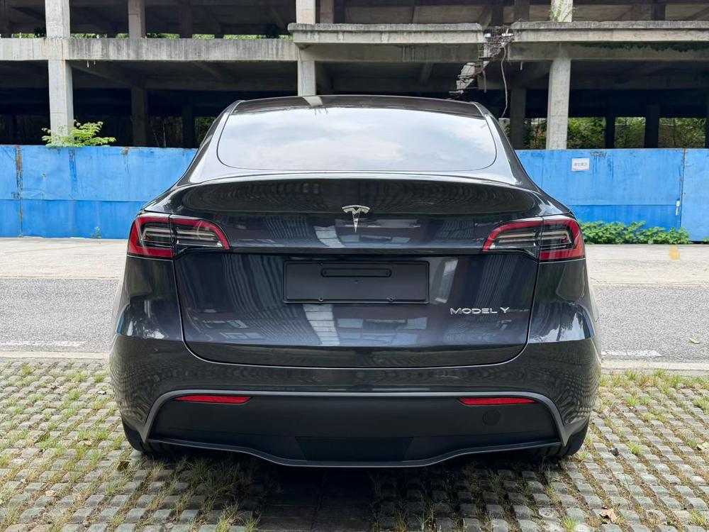 Tesla Model Y 2024 #5 Tesla Model Y 2024 car image #5