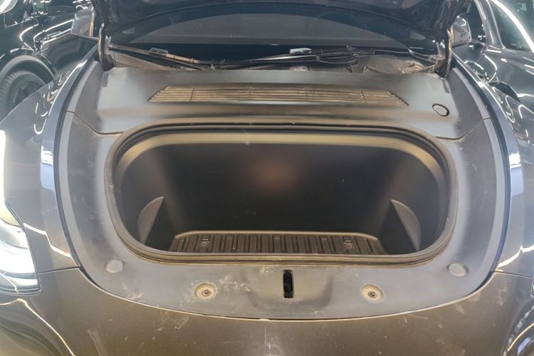 Tesla Model Y 2024 #20 Tesla Model Y 2024 car image #20