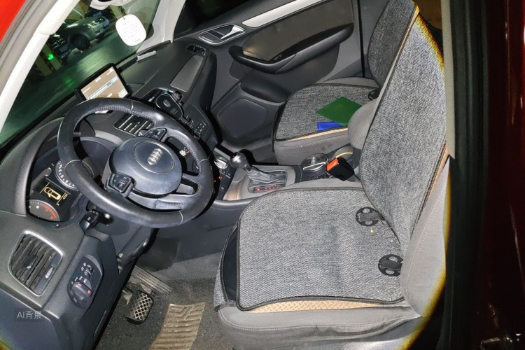 Audi Q3 2015 car image #17