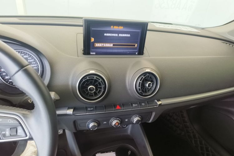 Audi A3 2018 car image #17