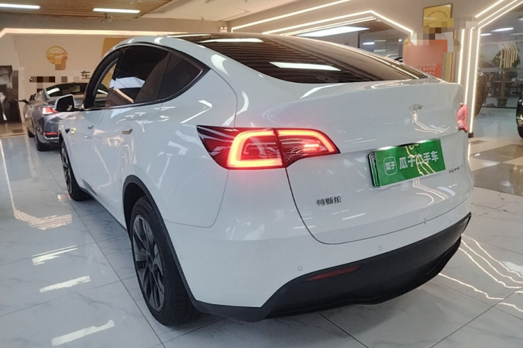 Tesla Model Y 2023 #7 Tesla Model Y 2023 car image #7