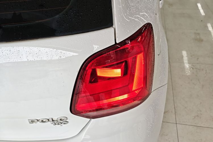 Volkswagen Polo 2019 car image #8