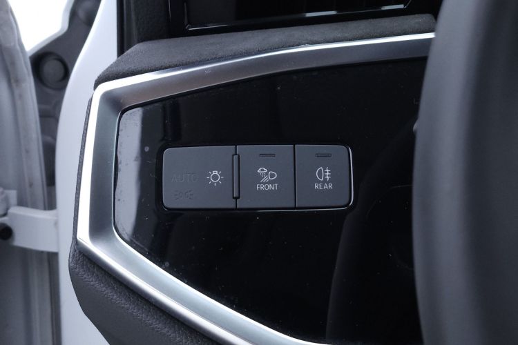Audi Q3 2021 car image #26