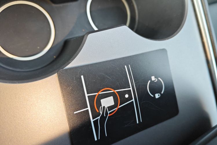 Tesla Model Y 2024 car image #9
