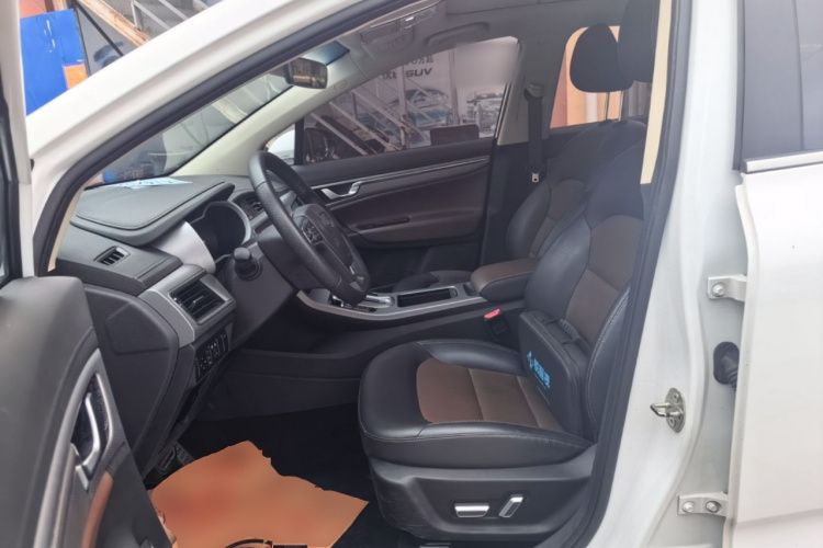GEELY Emgrand GS 2018 car image #15