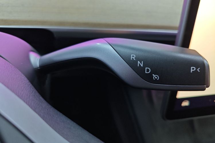 Tesla Model Y 2023 car image #14
