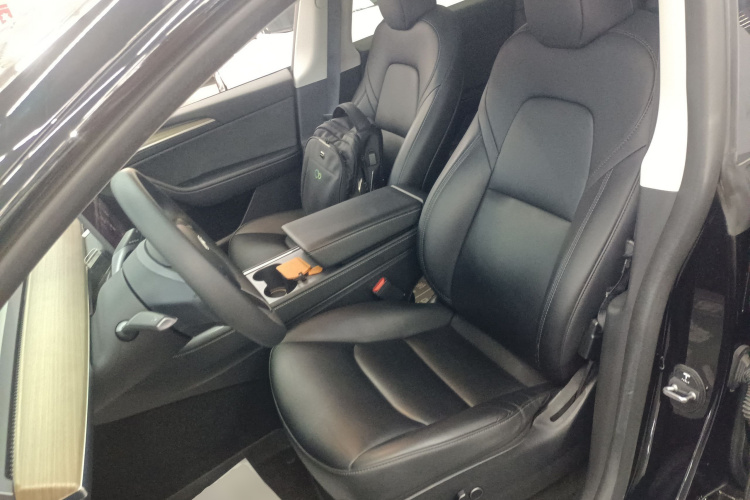 Tesla Model Y 2023 #19 Tesla Model Y 2023 car image #19