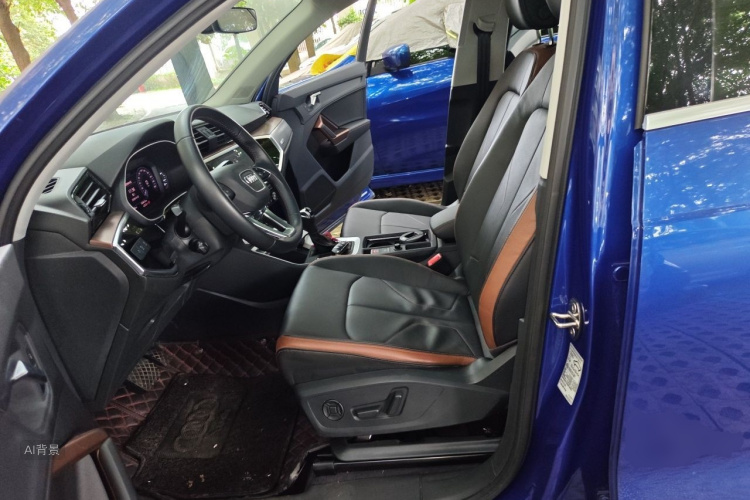 Audi Q3 2019 car image #17
