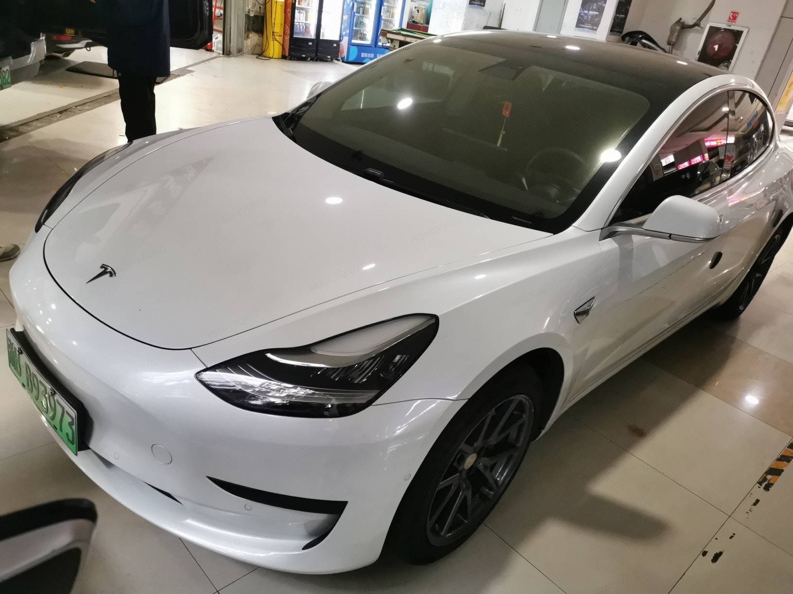 Tesla Model 3 2020 car image 