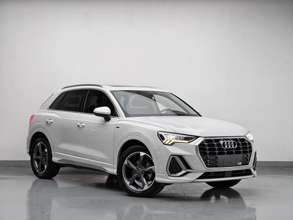 Audi Q3 2023 car image #3
