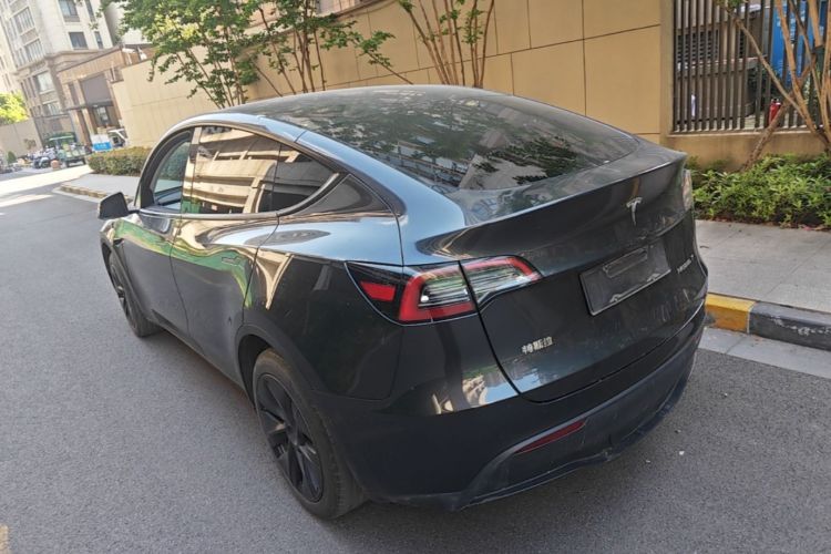Tesla Model Y 2024 car image #5