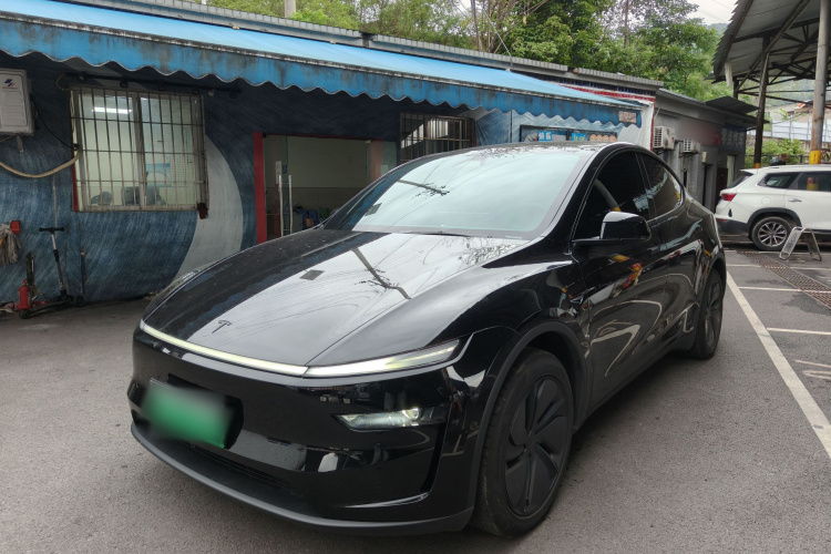 Tesla Model Y 2026 #2 Tesla Model Y 2026 car image #2