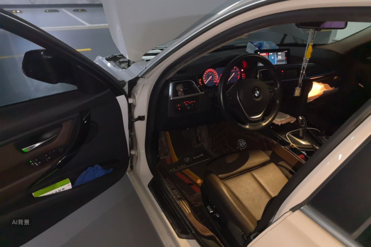 BMW 3 Series 2019 car image #18