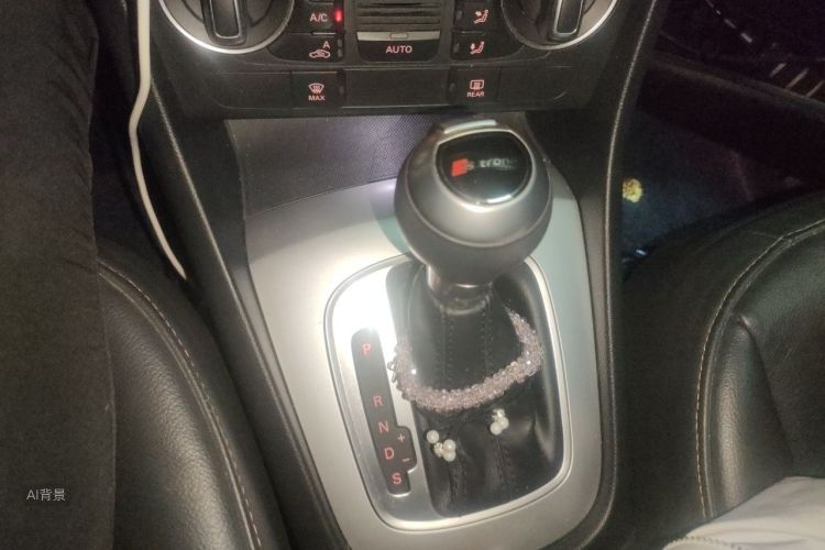 Audi Q3 2019 car image #16