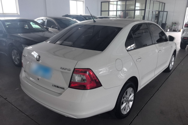 Skoda Rapid 2017 image de voiture #7