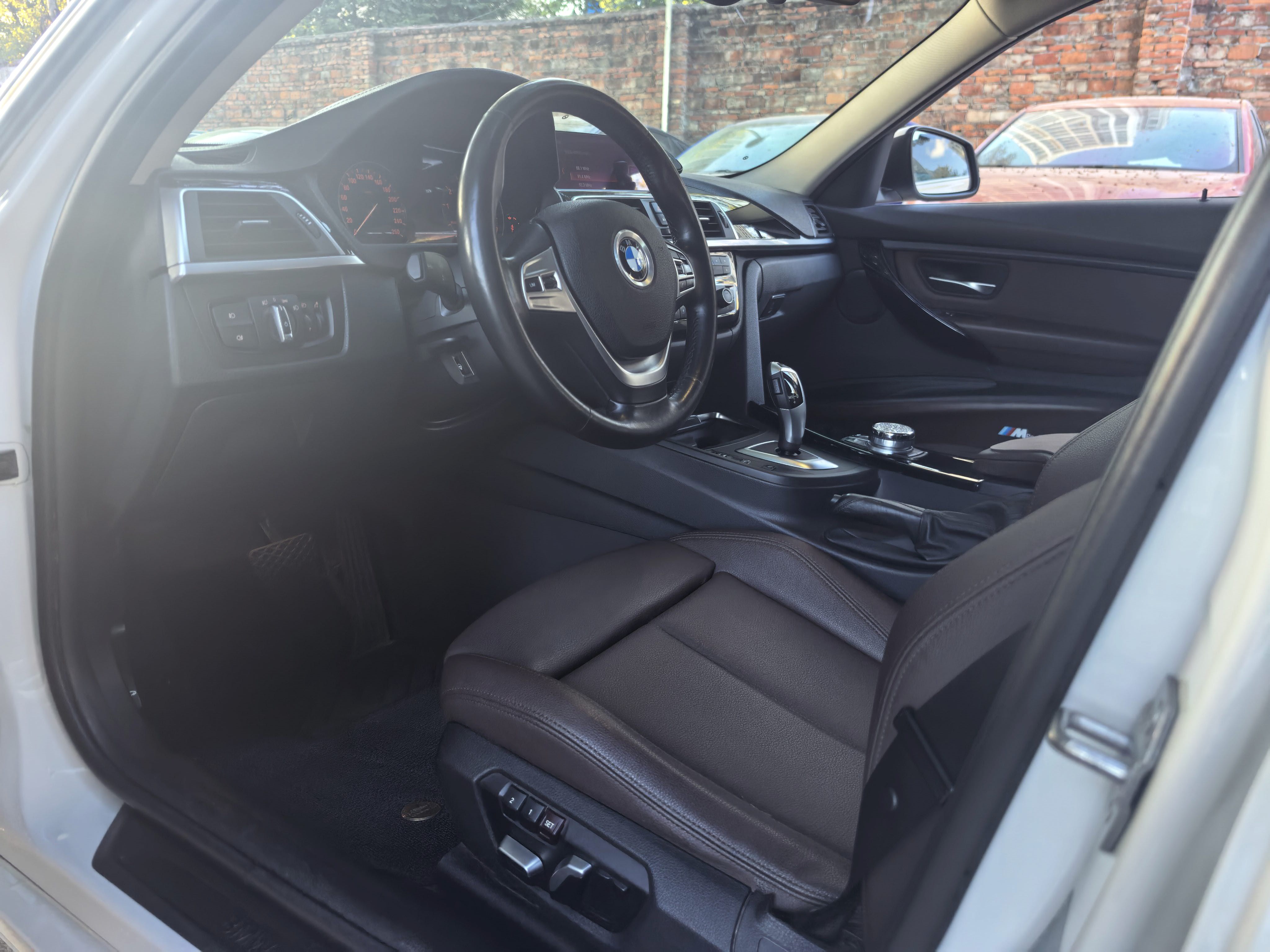 BMW 3 Series 2019 #7 BMW 3 Series 2019 car image #7