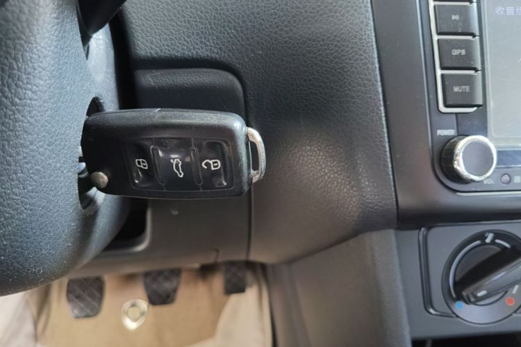 Volkswagen Polo 2017 car image #9