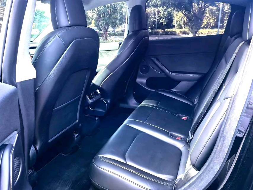 Tesla Model Y 2022 #5 Tesla Model Y 2022 car image #5
