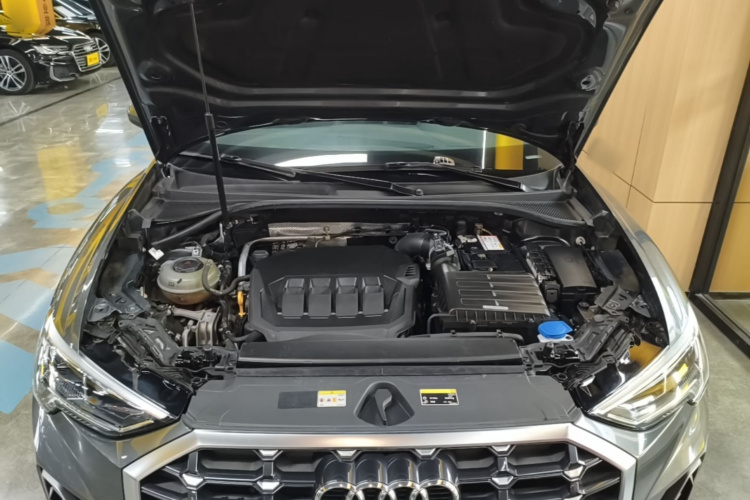 Audi Q3 2021 car image #20
