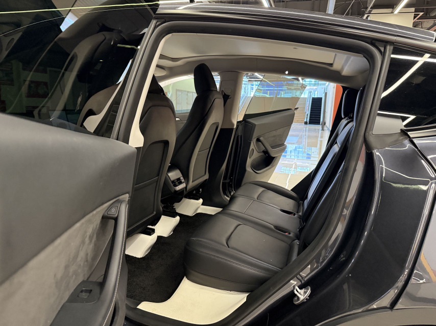 Tesla Model Y 2024 immagine di auto #8