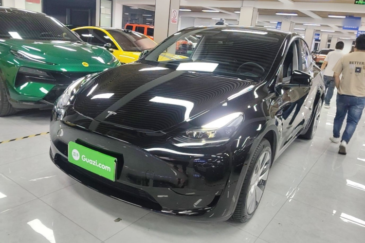 Tesla Model Y 2023 #2 Tesla Model Y 2023 car image #2