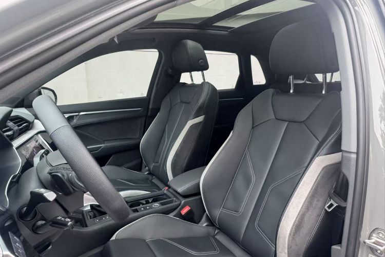 Audi Q3 2024 car image #15