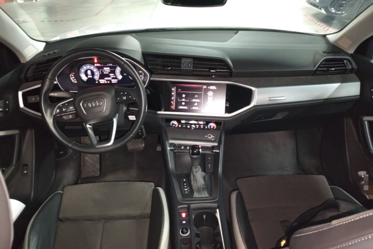 Audi Q3 2021 car image #10