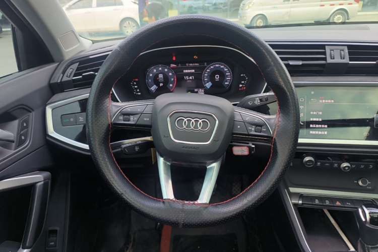 Audi Q3 2022 car image #11
