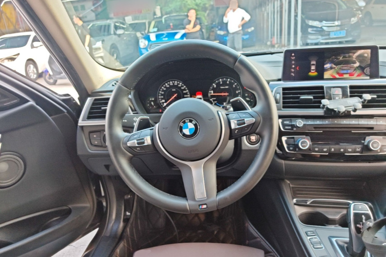 BMW 3 Series 2018 car image #11