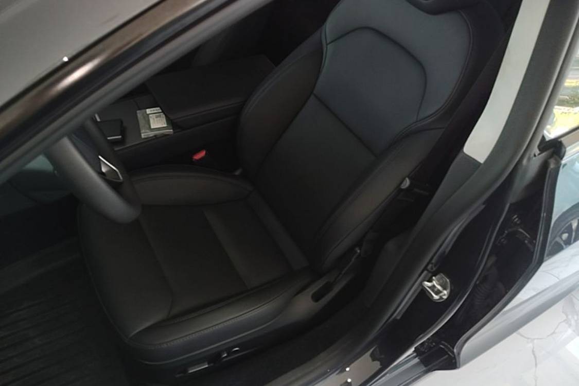 Tesla Model 3 2024 صورة سيارة #12